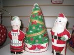 Mr and Mrs Santa with Christmas Tree-CD 961,961,978