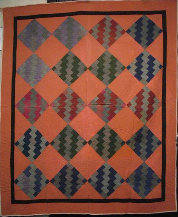 AMISH ZIGZAG DIAMONDS ON POINT ANTIQUE QUILT